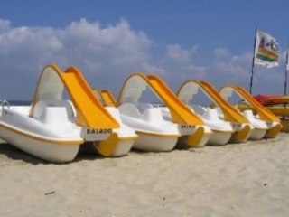 Idee de sortie famille avec le pedalo toboggan
